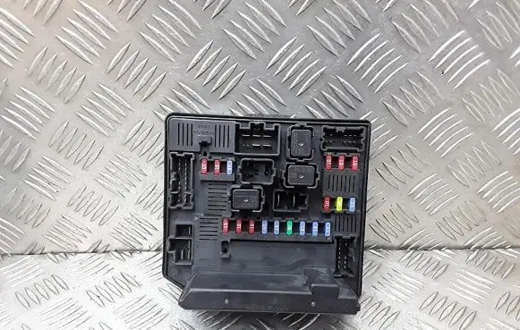 Nissan Qashqai Fuse module 284b7jd000