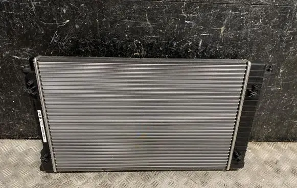 Audi A4 S4 B7 8E 8H Coolant radiator 8E0121251J