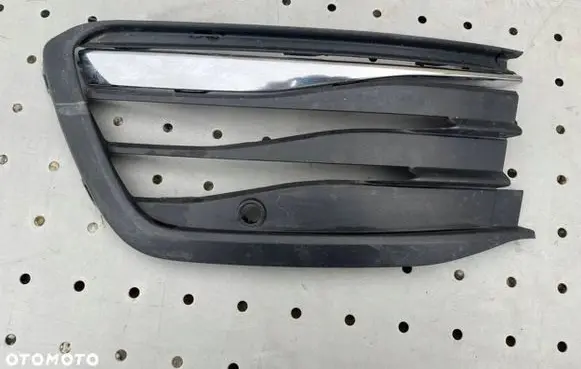 Volkswagen Golf VIII Front bumper lower grill 5H0853665J