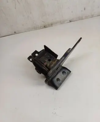 Toyota Avensis T250 Engine mount bracket