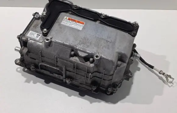 Voltage converter inverter