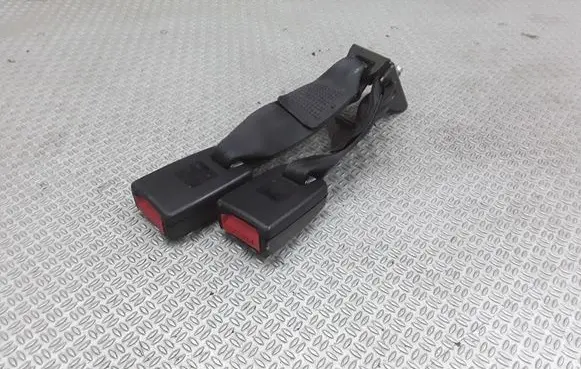 Nissan Primera Middle seatbelt buckle (rear) 