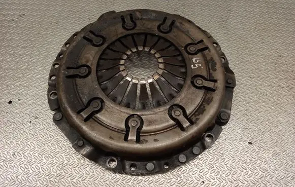 Volkswagen PASSAT B5 Pressure plate 038141117E