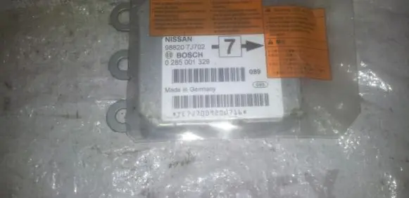 Nissan Primera Airbag control unit/module 988207J702 0285001329