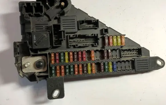 BMW 5 E60 E61 Fuse module 9138830 518956057
