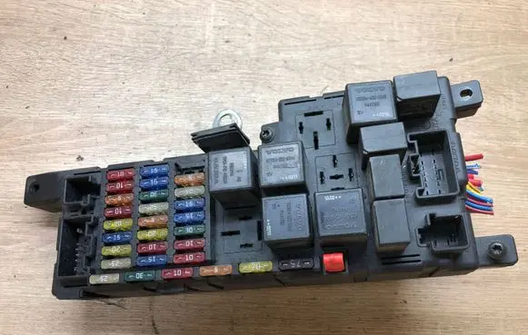Volvo S40 Fuse module 8637841