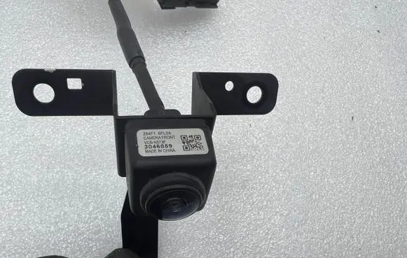 Nissan X-Trail T32 Front bumper camera 284F16FL0A