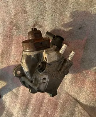 BMW 5 F10 F11 Fuel injection high pressure pump 7810696 0445010517