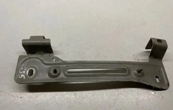 Audi Q7 4M Fender mounting bracket 4M0821432