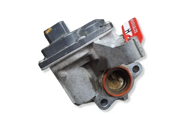 Renault Trafic III (X82) EGR valve S27635558 H8201068965