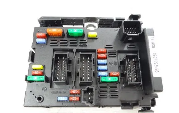 Peugeot Partner Fuse box set 9657608580