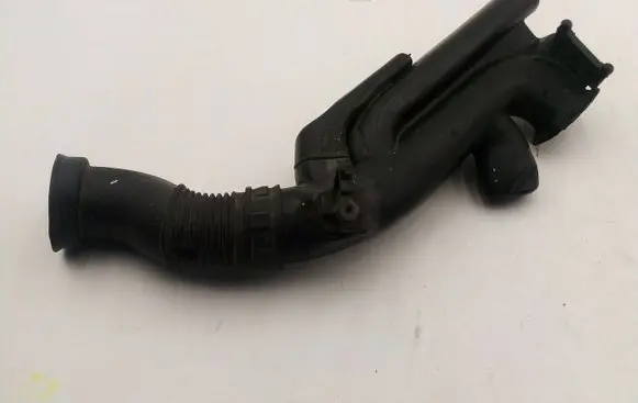 Opel Astra H Air intake duct part 55559178