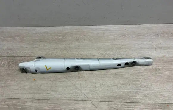 Porsche Cayenne (92A) Fender mounting bracket 7P5806519 95850351900GRV 95850351900