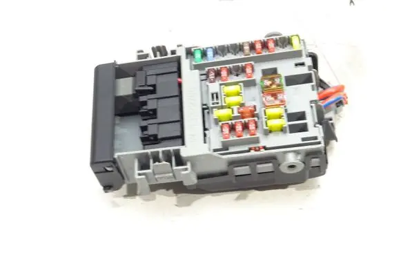 Opel Astra J Fuse box set 13222786
