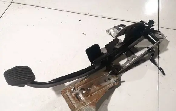 Ford Focus Clutch pedal 4M512467AN