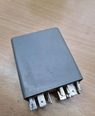 Volkswagen PASSAT B5 Other relay 443953233 895096000