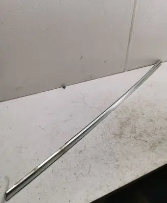 Volvo XC60 Front door glass trim molding 