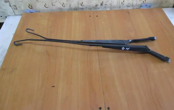 Audi A3 S3 8L Front wiper blade arm 1J1955410A 1J1955409A