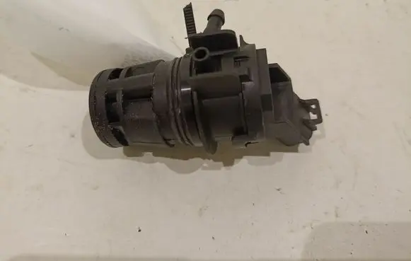 Lexus RX 330 - 350 - 400H Headlight washer pump 