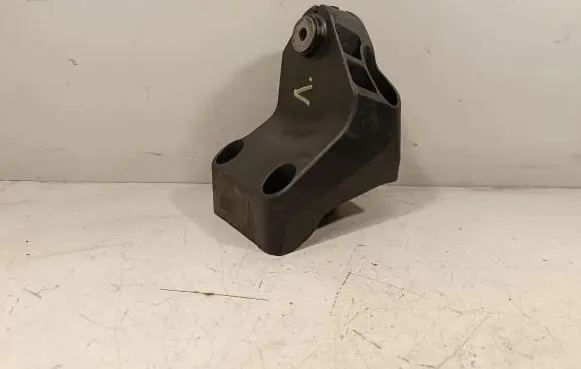 Mercedes-Benz E W213 Engine mounting bracket A6542232200