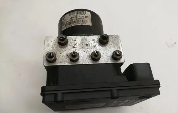Mercedes-Benz CLK A209 C209 ABS Pump A0365454032