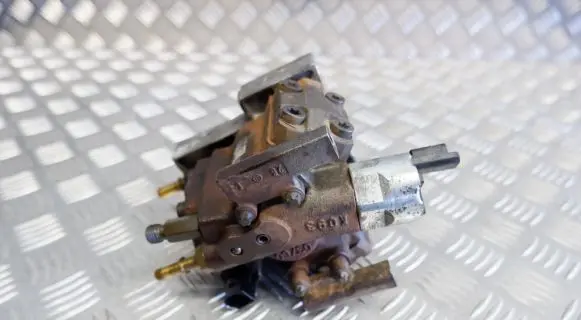 Jaguar XF X250 Fuel injection high pressure pump 4S7Q9B395AL