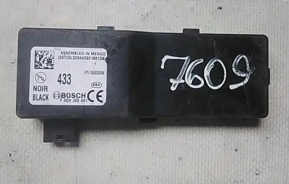 Opel Corsa E Door central lock control unit/module 13503204