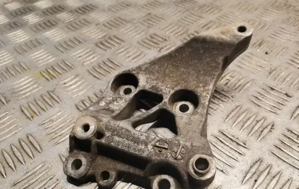 Mini One - Cooper Coupe R56 A/C compressor mount bracket 7548914