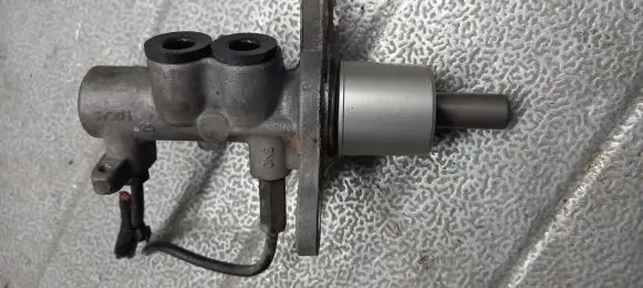 Audi A4 S4 B5 8D Master brake cylinder