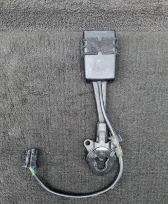 Audi A4 S4 B7 8E 8H Front seatbelt buckle 8H0857755B