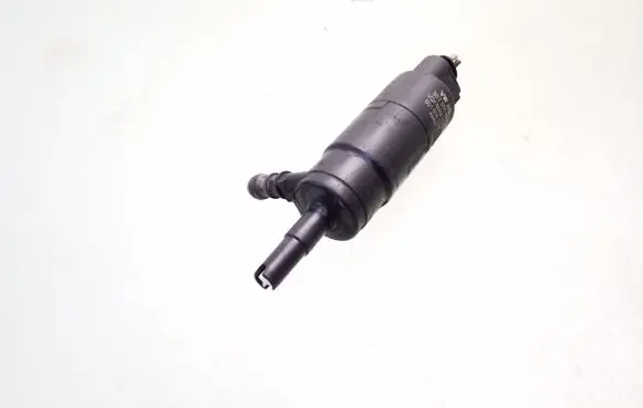 Volkswagen PASSAT B6 Headlight washer pump 3B7955681