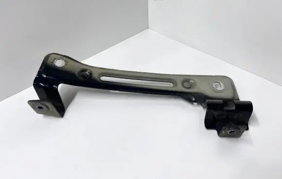 Audi Q7 4M Fender mounting bracket 4M0821431