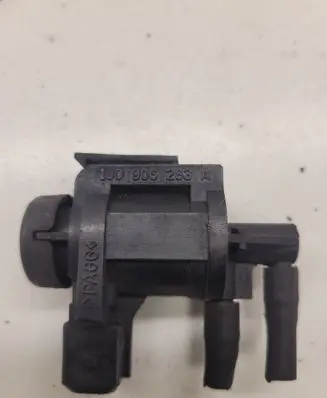 Volkswagen Golf IV Turbo solenoid valve 1J0906283A