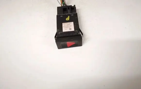 Volkswagen PASSAT B5 Hazard light switch 3b0953235b