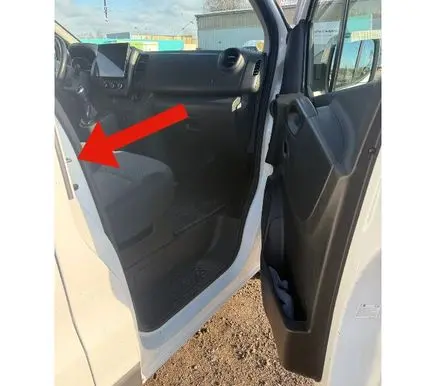 Opel Vivaro Front door lock loop/hook striker