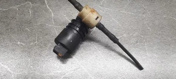 Volkswagen Polo III 6N 6N2 6NF Windscreen/windshield washer pump
