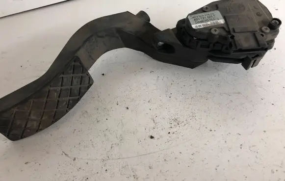 Audi A6 S6 C5 4B Accelerator throttle pedal 8D1721523F