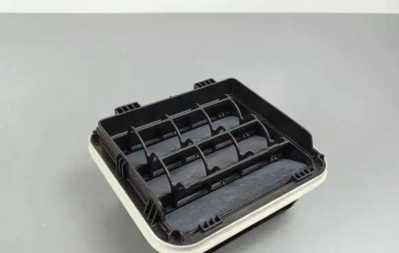 Quarter panel pressure vent