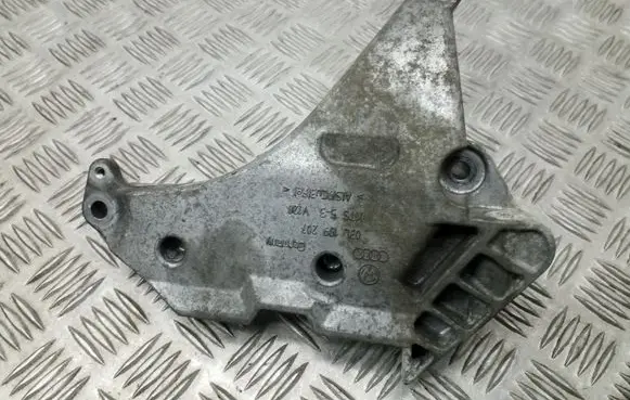 Volkswagen Tiguan Engine mounting bracket 03L199207