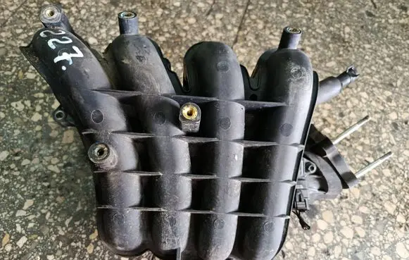 Hyundai i20 (PB PBT) Intake manifold
