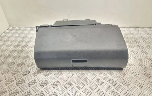 Glove box