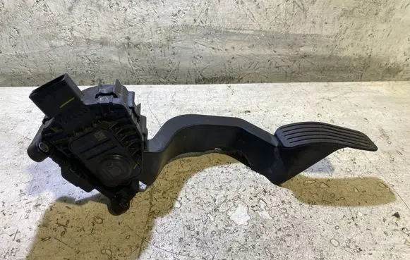 Chrysler 200 Accelerator throttle pedal 04581697AA 66337E H1409045829