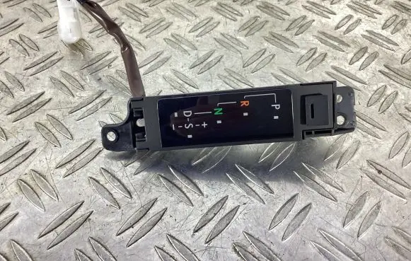 Lexus RC Gear shift selector indicator 76J946
