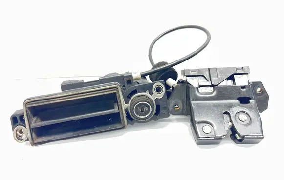 Loading door lock