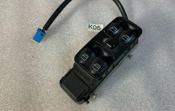 Mercedes-Benz C W203 Electric window control switch A2038218051