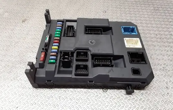 Citroen DS3 Comfort/convenience module 9666951980