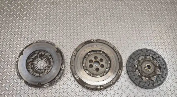 Volkswagen Golf VII Clutch set kit 03L141032C 03L141018