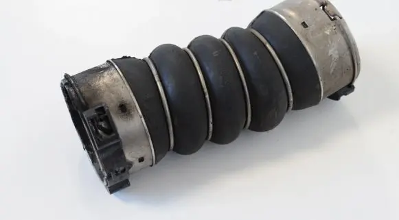 BMW 5 F10 F11 Intercooler hose/pipe 8513451