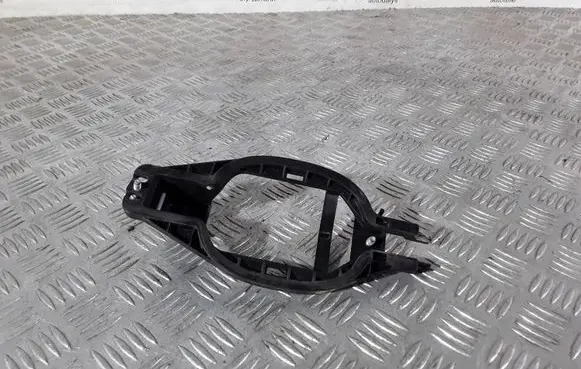 Rear door exterior handle/bracket