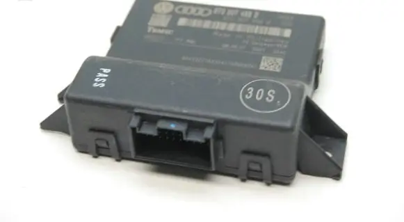 Audi A5 8T 8F Gateway control module 8T0907468D